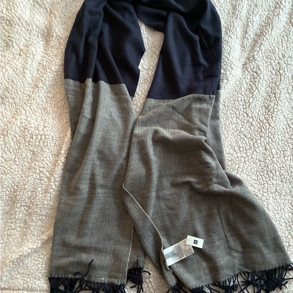 GAP Navy and Gray Striped Scarf